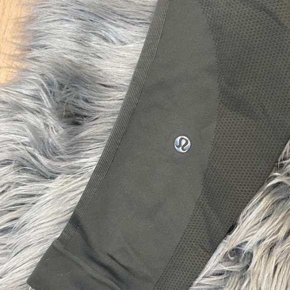 NWOT Lululemon Ebb To Street Crop 21" Titanium Size 6 - Picture 9 of 16